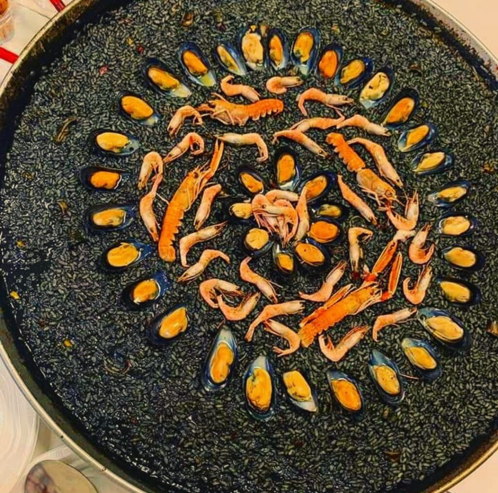 Arroz negro con mejillones