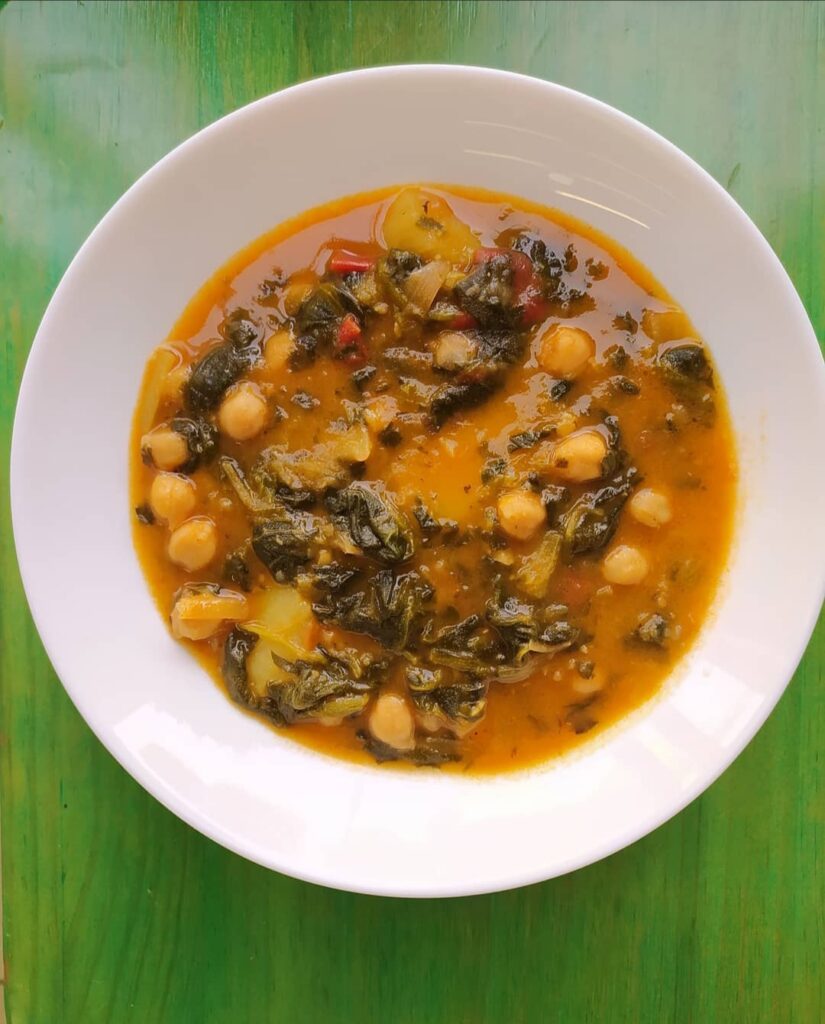 Potaje vegano de garbanzos, calabaza y espinacas